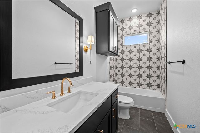 6842 Lacey Oak Road, Salado, TX 76571