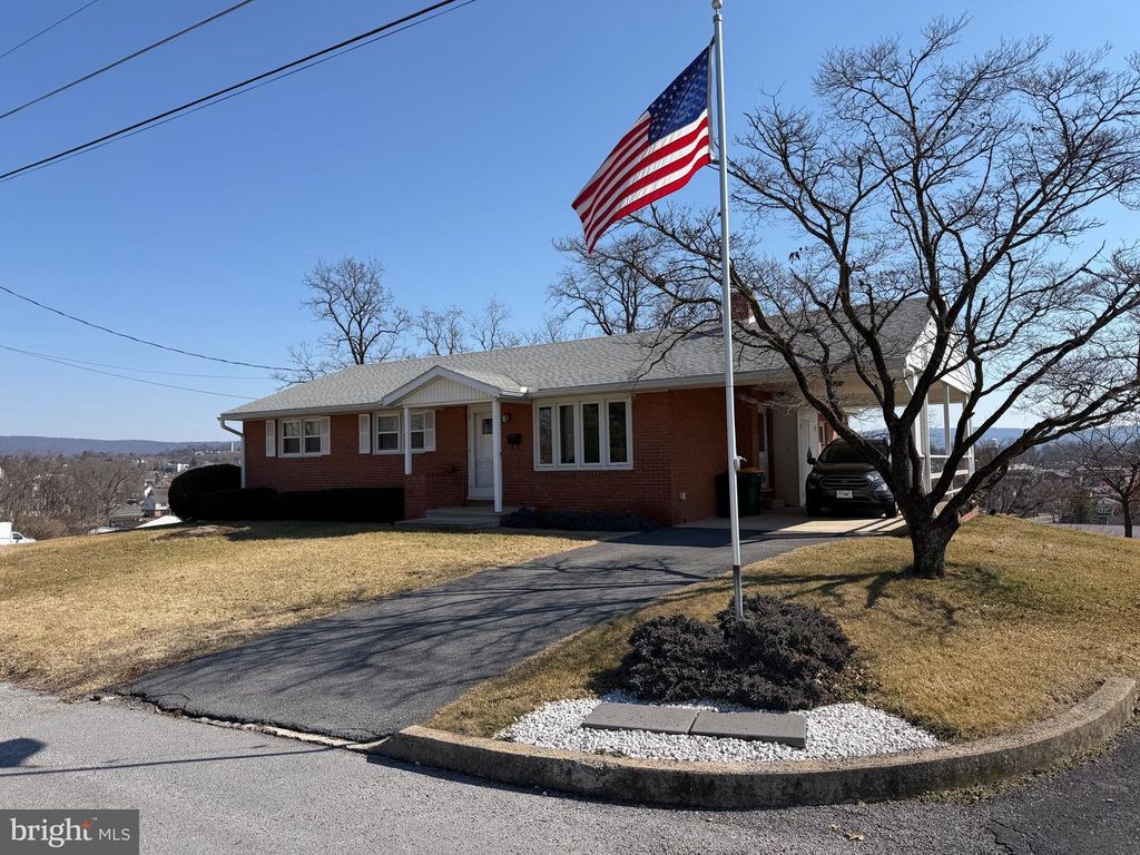 413 RIDGE AVENUE, Waynesboro, PA 17268