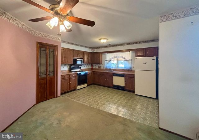 401 MARSDEN AVE, Essington, PA 19029