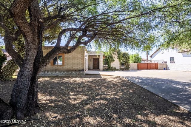 1911 W Meadow Hills Drive, Nogales, AZ 85621