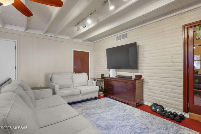 1911 W Meadow Hills Drive, Nogales, AZ 85621