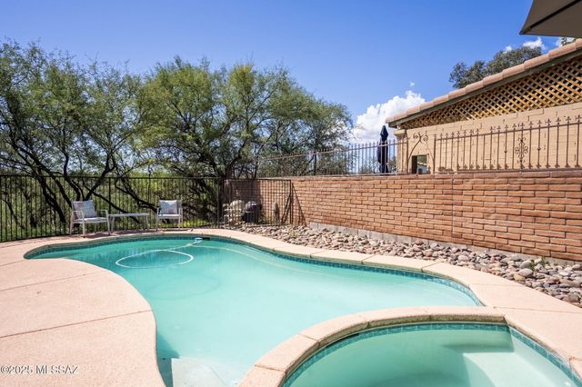 1911 W Meadow Hills Drive, Nogales, AZ 85621
