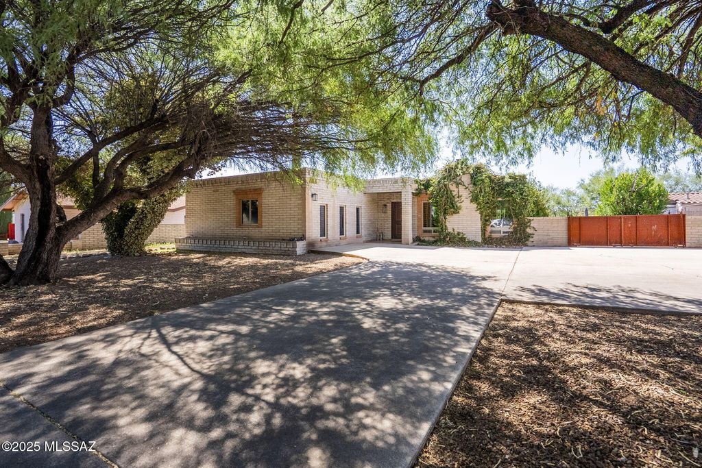 1911 W Meadow Hills Drive, Nogales, AZ 85621