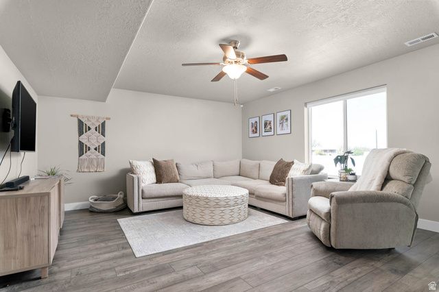 215 N 250 E, Salem, UT 84653