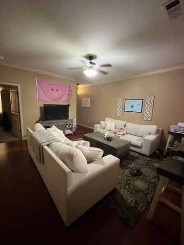 3300 Lieutenant Avenue, College Station, TX 77845