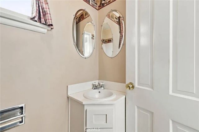 4045 Chapman, Riverside, CA 92506
