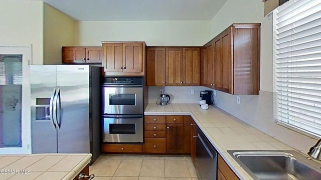 225 Galway Lane, Simi Valley, CA 93065
