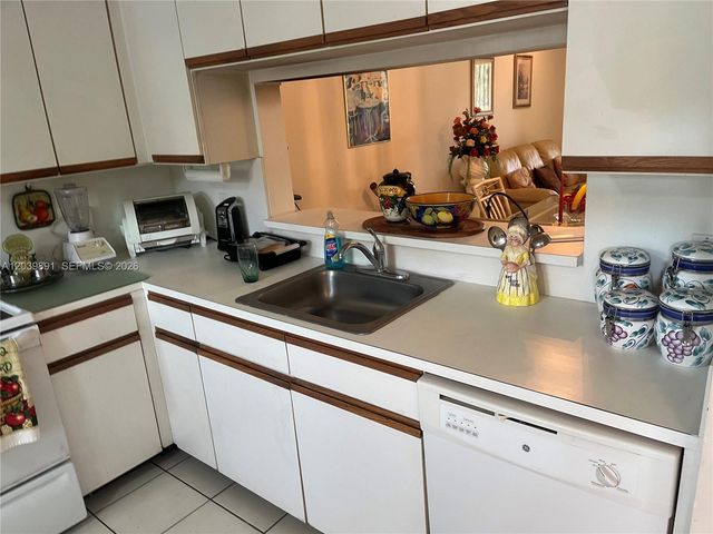 1100 SW 128th Ter 204U, Pembroke Pines, FL 33027