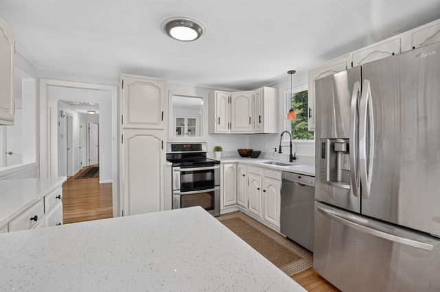 8 Charlotte Dr, Andover, MA 01810