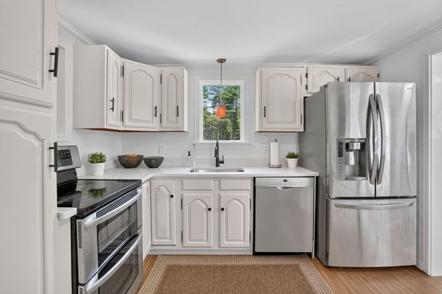 8 Charlotte Dr, Andover, MA 01810