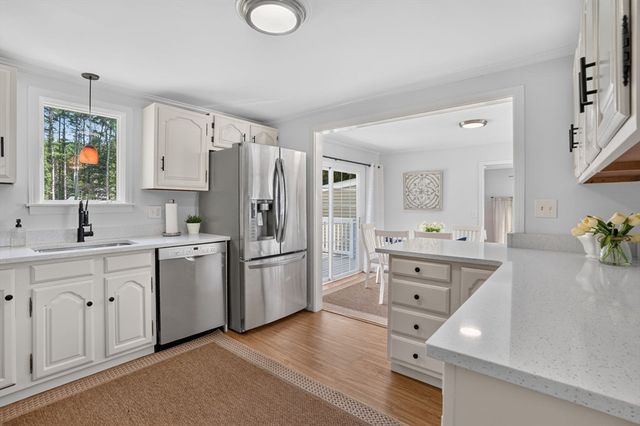 8 Charlotte Dr, Andover, MA 01810