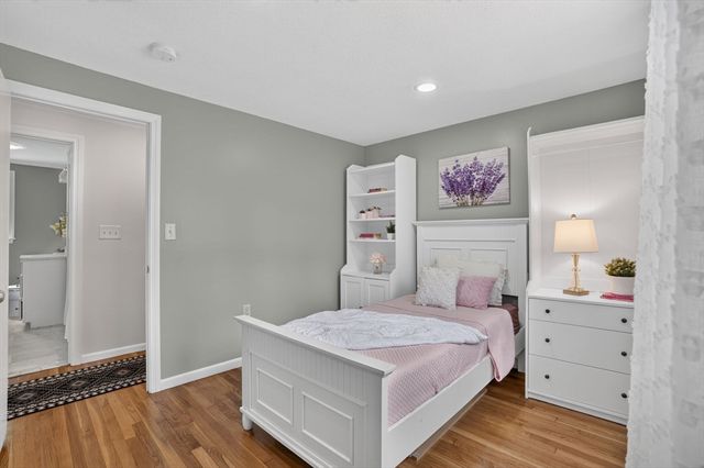 8 Charlotte Dr, Andover, MA 01810