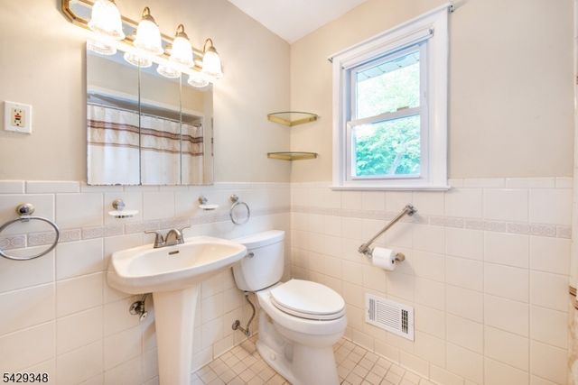 64 School St, North Haledon Boro, NJ 07508