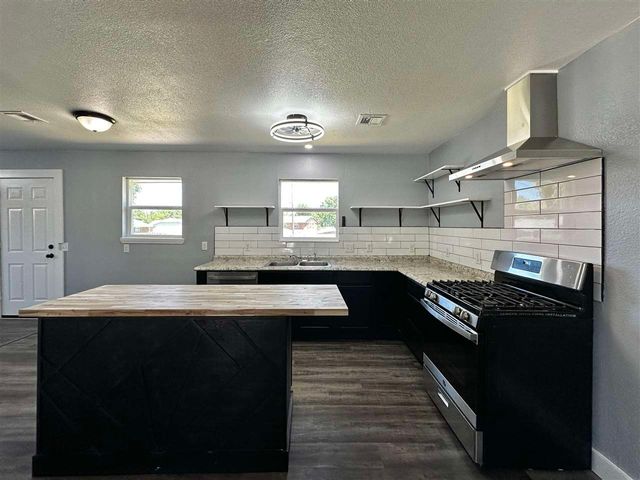 2409 NW 47th St, Lawton, OK 73505