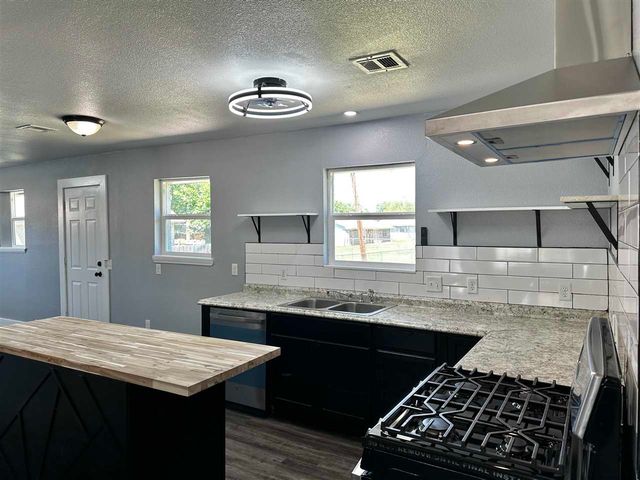 2409 NW 47th St, Lawton, OK 73505