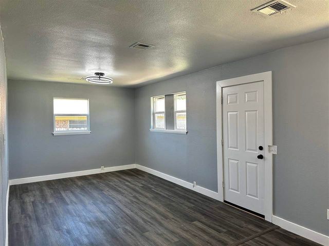 2409 NW 47th St, Lawton, OK 73505