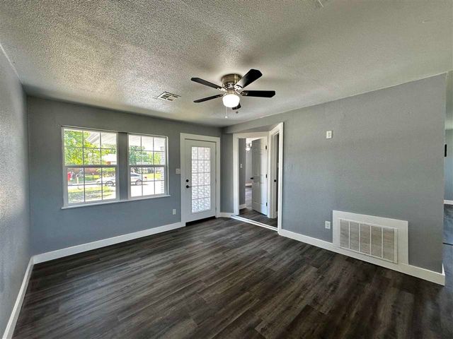2409 NW 47th St, Lawton, OK 73505