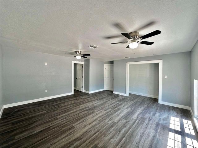 2409 NW 47th St, Lawton, OK 73505