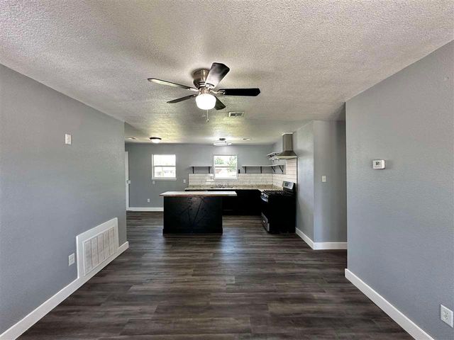 2409 NW 47th St, Lawton, OK 73505