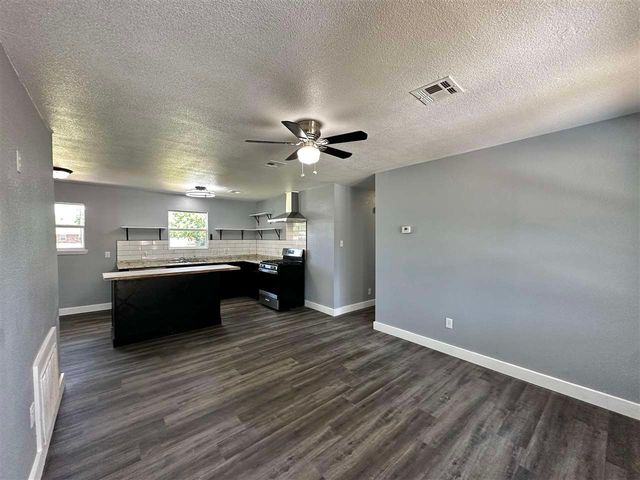 2409 NW 47th St, Lawton, OK 73505