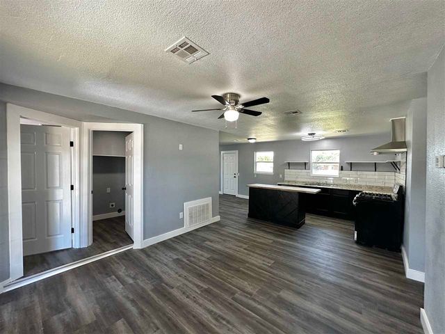 2409 NW 47th St, Lawton, OK 73505