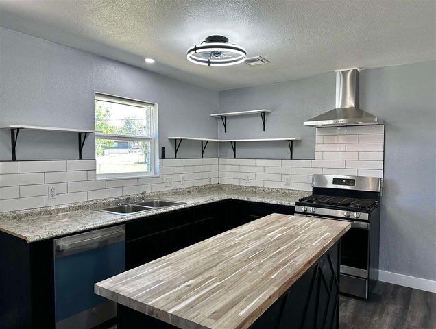 2409 NW 47th St, Lawton, OK 73505