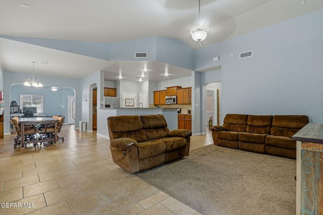 14605 Spanish Point Drive, El Paso, TX 79938