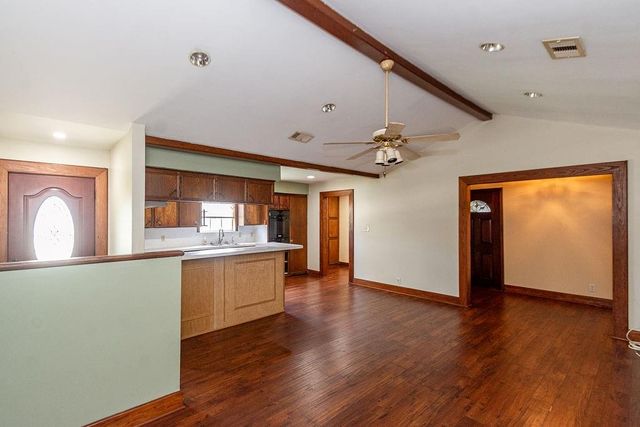 618 W 9th Street, Freeport, TX 77541