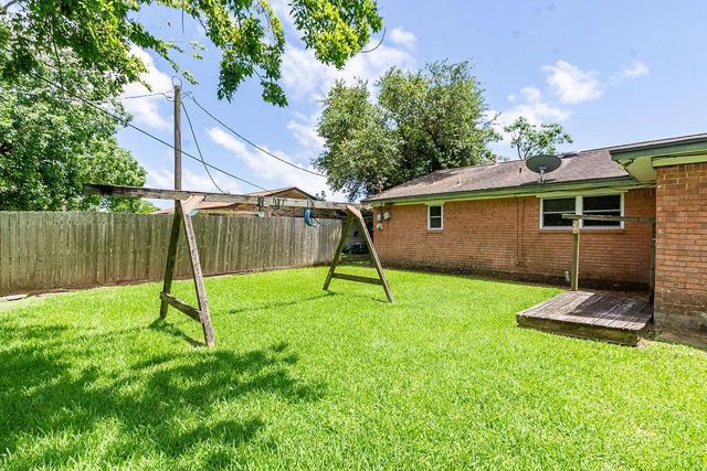 618 W 9th Street, Freeport, TX 77541