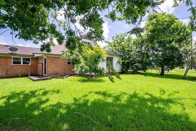 618 W 9th Street, Freeport, TX 77541