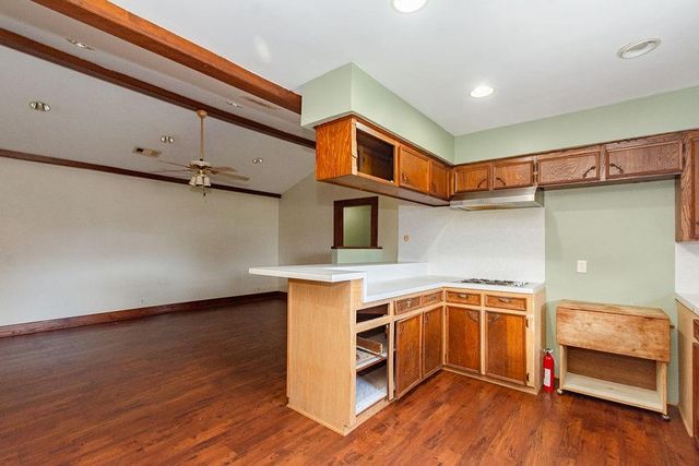 618 W 9th Street, Freeport, TX 77541