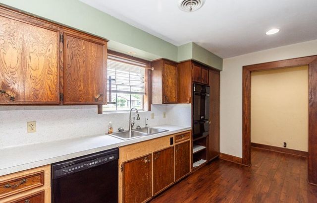 618 W 9th Street, Freeport, TX 77541