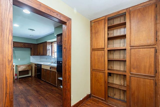 618 W 9th Street, Freeport, TX 77541