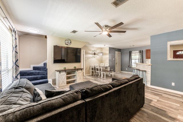 65 Cauthen Drive, Huntsville, TX 77320