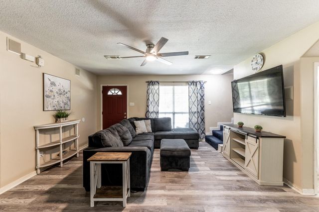 65 Cauthen Drive, Huntsville, TX 77320