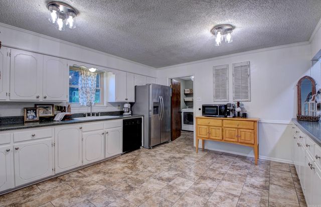 6421 Rolling Hills Dr, North Little Rock, AR 72118