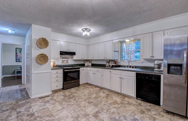 6421 Rolling Hills Dr, North Little Rock, AR 72118