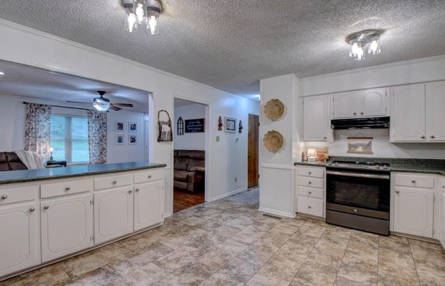 6421 Rolling Hills Dr, North Little Rock, AR 72118