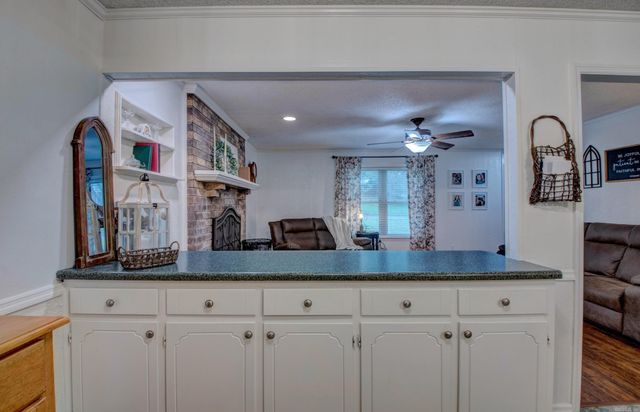 6421 Rolling Hills Dr, North Little Rock, AR 72118