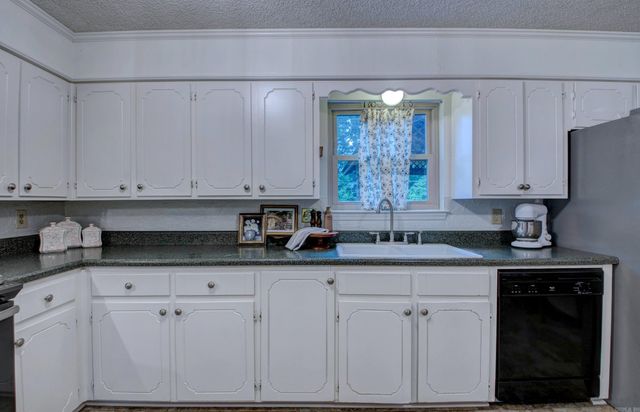 6421 Rolling Hills Dr, North Little Rock, AR 72118