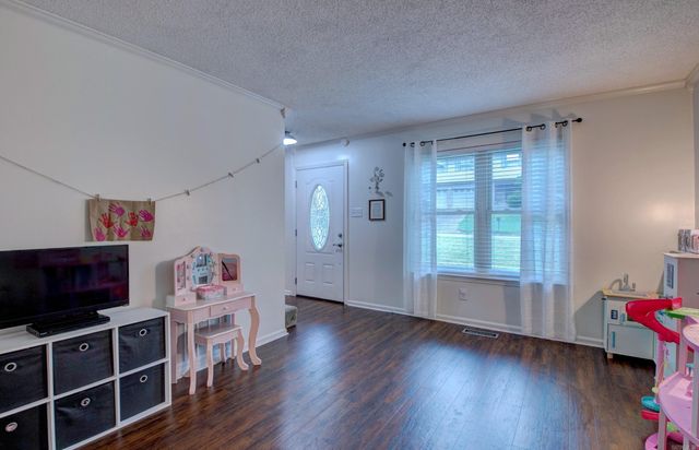 6421 Rolling Hills Dr, North Little Rock, AR 72118