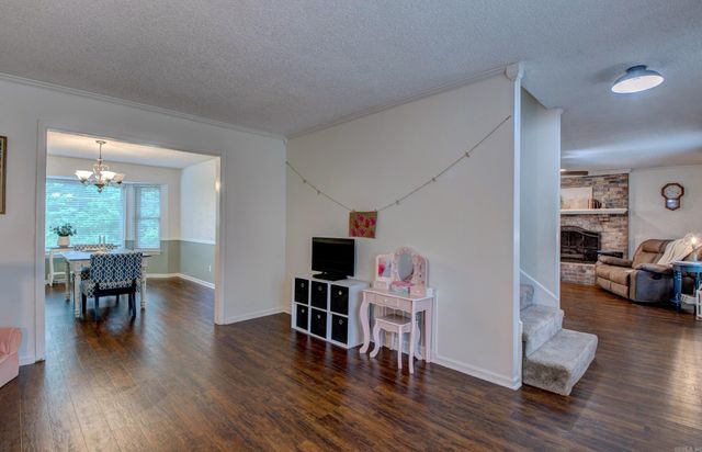 6421 Rolling Hills Dr, North Little Rock, AR 72118