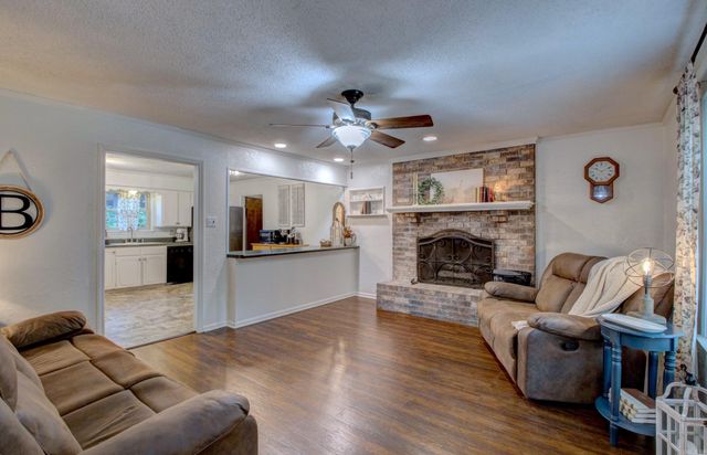 6421 Rolling Hills Dr, North Little Rock, AR 72118
