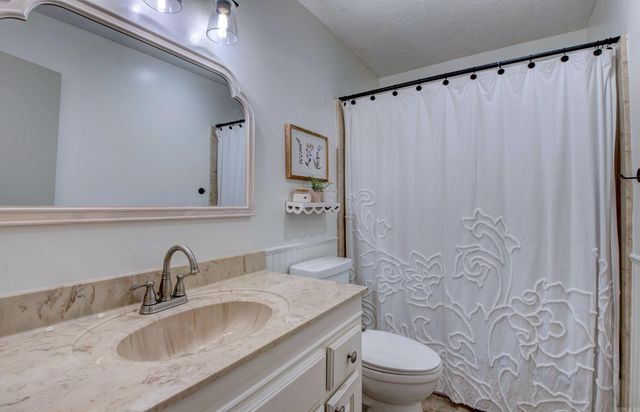 6421 Rolling Hills Dr, North Little Rock, AR 72118