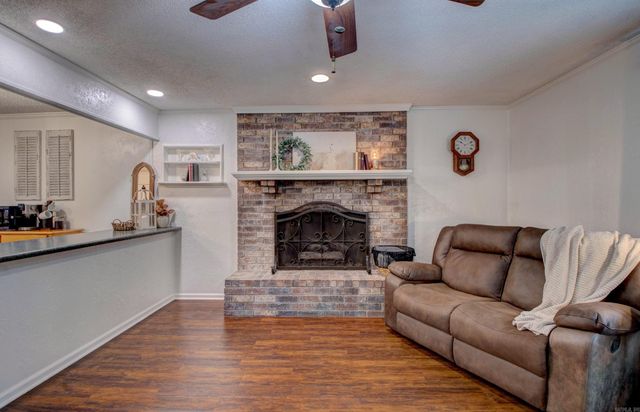 6421 Rolling Hills Dr, North Little Rock, AR 72118