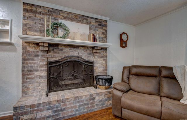 6421 Rolling Hills Dr, North Little Rock, AR 72118