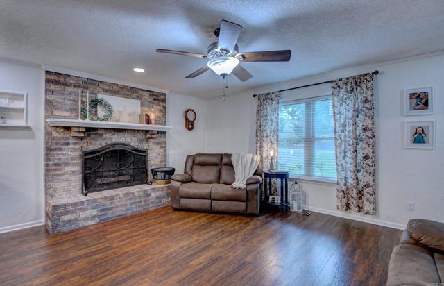 6421 Rolling Hills Dr, North Little Rock, AR 72118