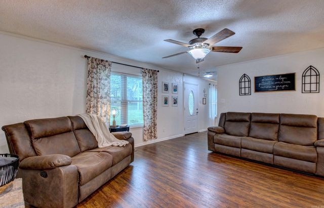 6421 Rolling Hills Dr, North Little Rock, AR 72118