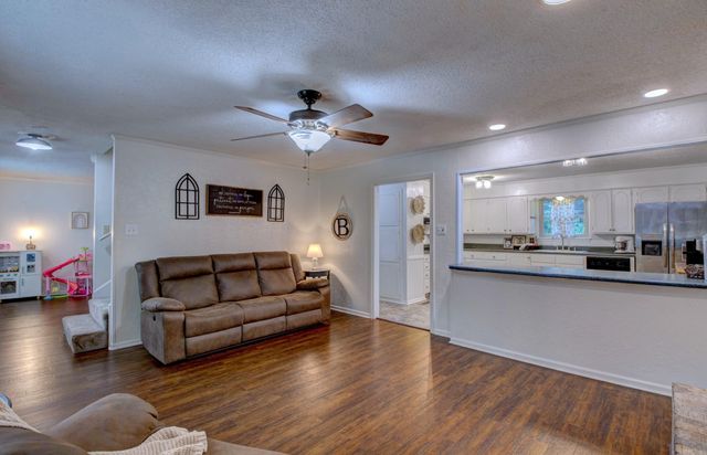 6421 Rolling Hills Dr, North Little Rock, AR 72118