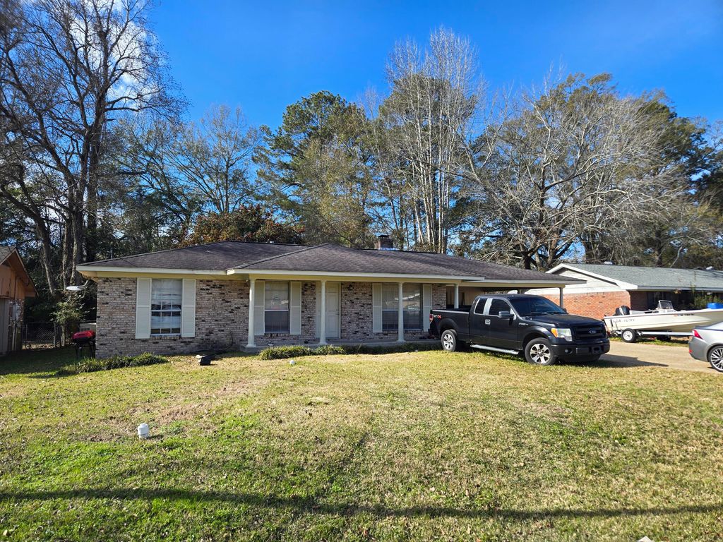 312 W Ray Dr., Hattiesburg, MS 39402